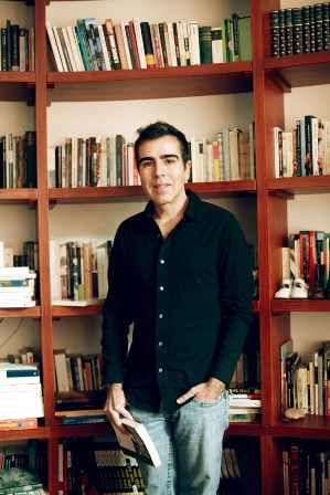 principal-escritor-jorge-franco-gana-premio-alfaguara-novela-2014